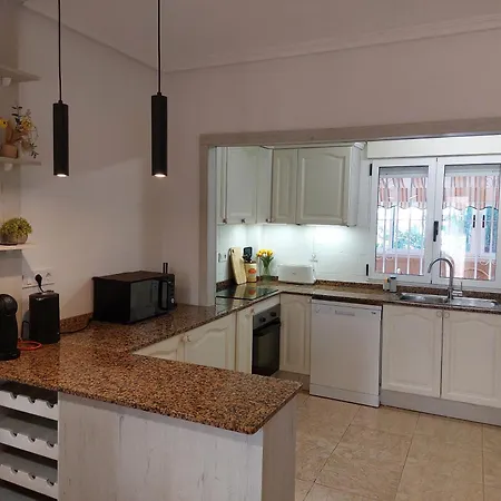Villa La Zenia, Private Pool, 10Min Walk To La Zenia Beach, For 6 People