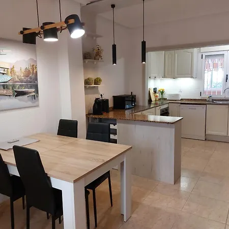 Villa La Zenia, Private Pool, 10Min Walk To La Zenia Beach, For 6 People *