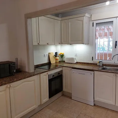 Villa La Zenia, Private Pool, 10Min Walk To La Zenia Beach, For 6 People Holiday home *