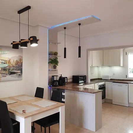 Villa La Zenia, Private Pool, 10Min Walk To La Zenia Beach, For 6 People Orihuela