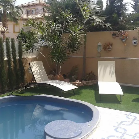 Villa La Zenia, Private Pool, 10Min Walk To La Zenia Beach, For 6 People * Orihuela