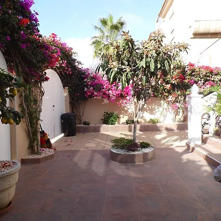 Villa La Zenia, Private Pool, 10Min Walk To La Zenia Beach, For 6 People * Orihuela